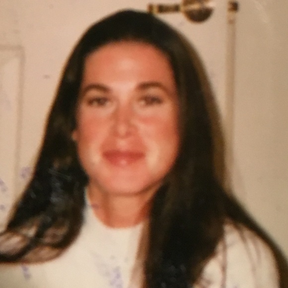 Meet your Posher, Stephanie - Picture 2 of 8